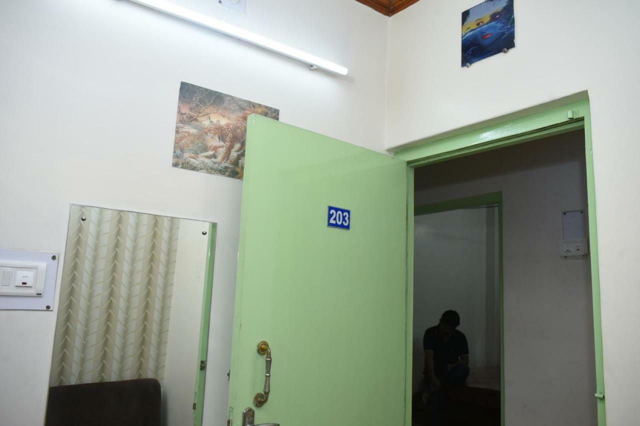 Oyo 45320 Hotel Mars Agartala Exterior foto